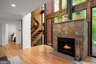 Stunning offering in gated Epping Forest! This mid-century - photo 30
