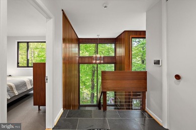 Stunning offering in gated Epping Forest! This mid-century - photo 43