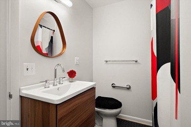 Stunning offering in gated Epping Forest! This mid-century - photo 44