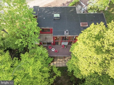 Stunning offering in gated Epping Forest! This mid-century - photo 48