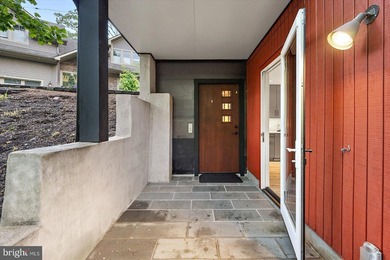 Stunning offering in gated Epping Forest! This mid-century - photo 49