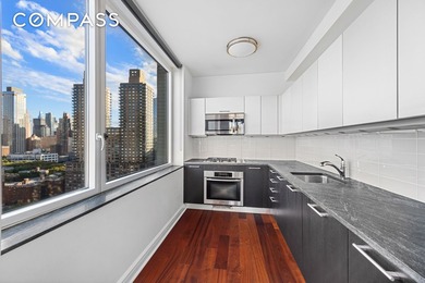 Indoor/outdoor living with sweeping Hudson River and skyline - photo 8
