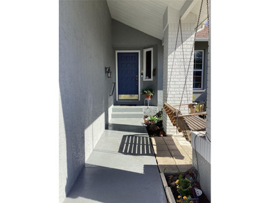 Settled in among only 14 homes on this cul-de-sac street, this - photo 4