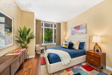 Stunning, luxurious, sun filled 4 bedroom 3.5 bath apartment - photo 11