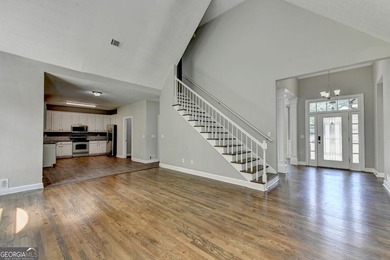 Elegant fully renovated Ranch Style house, ready to move in - photo 12