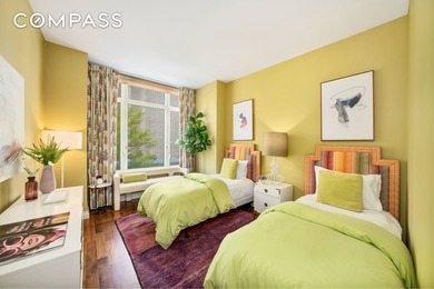Stunning, luxurious, sun filled 4 bedroom 3.5 bath apartment - photo 12