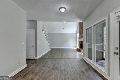 Elegant fully renovated Ranch Style house, ready to move in - photo 13