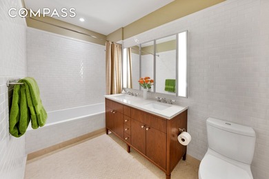 Stunning, luxurious, sun filled 4 bedroom 3.5 bath apartment - photo 14