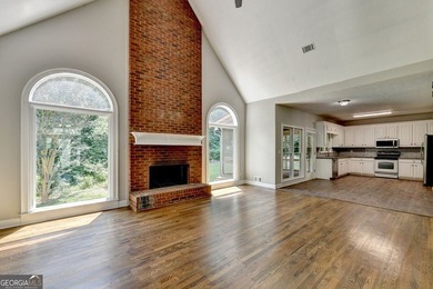 Elegant fully renovated Ranch Style house, ready to move in - photo 16