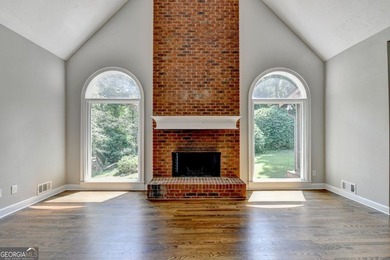 Elegant fully renovated Ranch Style house, ready to move in - photo 17