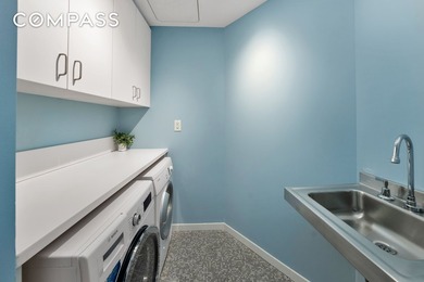 Stunning, luxurious, sun filled 4 bedroom 3.5 bath apartment - photo 17