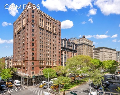 Stunning, luxurious, sun filled 4 bedroom 3.5 bath apartment - photo 18