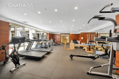 Stunning, luxurious, sun filled 4 bedroom 3.5 bath apartment - photo 19