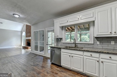 Elegant fully renovated Ranch Style house, ready to move in - photo 20