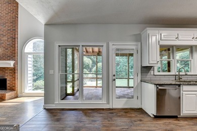 Elegant fully renovated Ranch Style house, ready to move in - photo 21