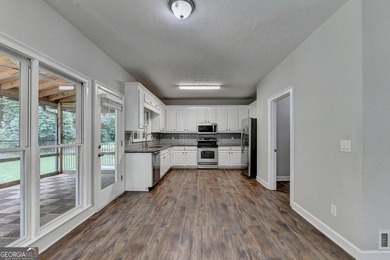 Elegant fully renovated Ranch Style house, ready to move in - photo 22