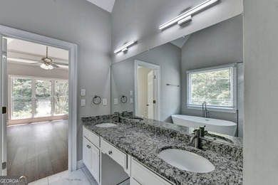 Elegant fully renovated Ranch Style house, ready to move in - photo 34