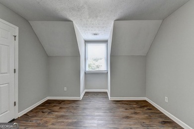 Elegant fully renovated Ranch Style house, ready to move in - photo 43