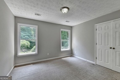 Elegant fully renovated Ranch Style house, ready to move in - photo 46