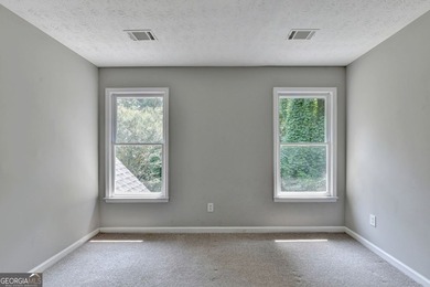 Elegant fully renovated Ranch Style house, ready to move in - photo 47