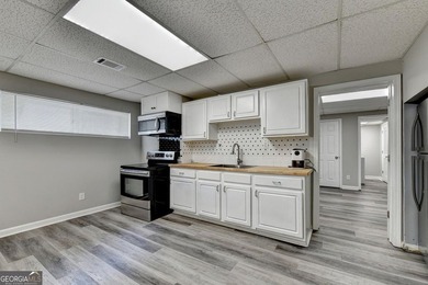 Elegant fully renovated Ranch Style house, ready to move in - photo 50