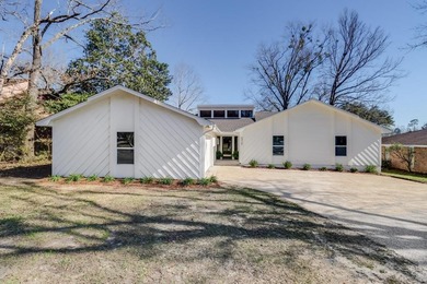 Twin Lakes Home For Sale in Diamondhead Mississippi