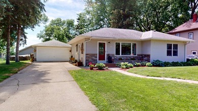 Beautifully updated 2-bedroom ranch with a fully remodeled main - photo 1
