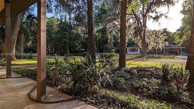 Amazing single family home less than 2 miles to UF!  Newer Roof - photo 18
