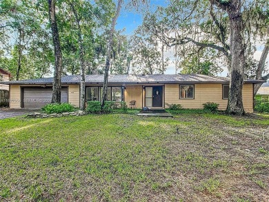 Amazing single family home less than 2 miles to UF!  Newer Roof - photo 19