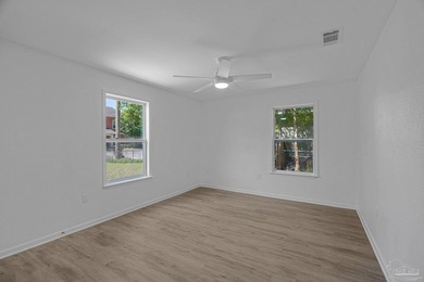 Beautifully renovated and move-in ready! This stunning 4-bedroom - photo 6