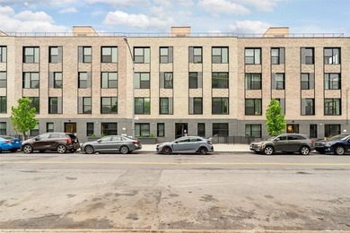 Welcome to the Soundview Park Townhouses. This is New - photo 3