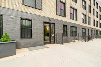 Welcome to the Soundview Park Townhouses. This is New - photo 4