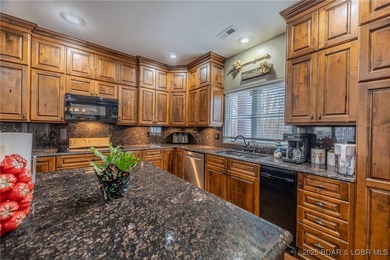 Spacious and stylish 2-story home in Horseshoe Bend on over 1