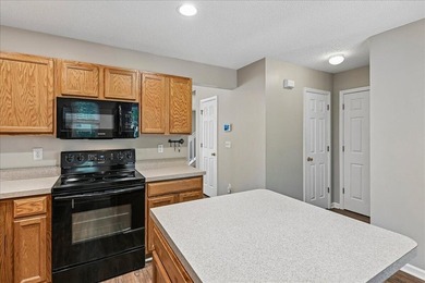 Welcome to 7948 Shadow Oak Drive in North Charleston, located in - photo 23