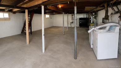 Completely newly renovated two bedroom, one bath Ranch with open - photo 24