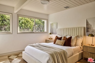 Completely rebuilt architectural residence in the guard-gated - photo 21