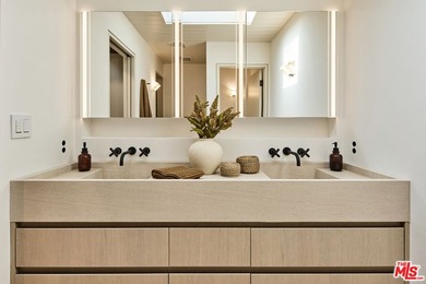 Completely rebuilt architectural residence in the guard-gated - photo 22