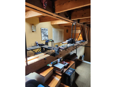 Rare opportunity to acquire a fully renovated, income-producing - photo 5