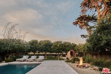 Completely rebuilt architectural residence in the guard-gated - photo 29