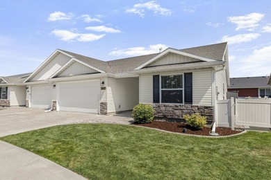 Welcome to 1262 Heber Avenue. This turnkey, well-maintained home - photo 2