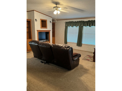 Lake front 4 bed  2.5 bath - photo 18