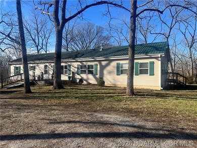 This is a beautiful setting close to town but yet private. This - photo 2