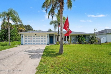 Welcome home to this well-maintained retreat nestled on a quiet - photo 2