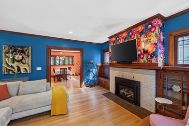 Timeless 1924 Craftsman beautifully blends historic character - photo 13