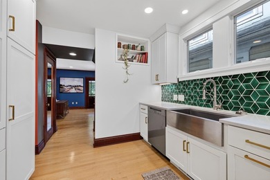 Timeless 1924 Craftsman beautifully blends historic character - photo 28