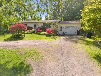 Welcome to this charming lakeside retreat tucked away on a - photo 3