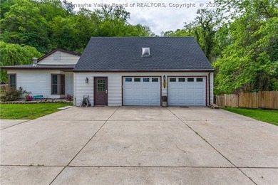 Rare opportunity to own a true riverfront property. Offering - photo 3
