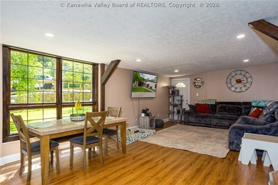 Rare opportunity to own a true riverfront property. Offering - photo 4
