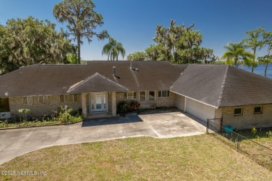 Lake Home Sale Pending in East Palatka, Florida