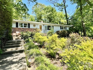 This charming home is in a prime location with no HOA fees and - photo 2